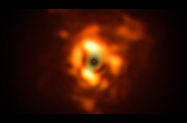 From Betelgeuse’s surroundings to its surface